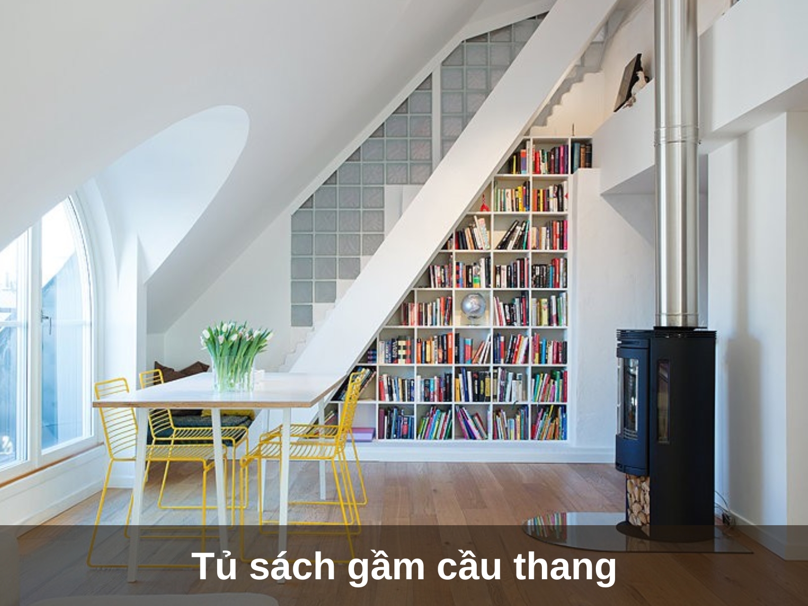 tu sach gam cau thang