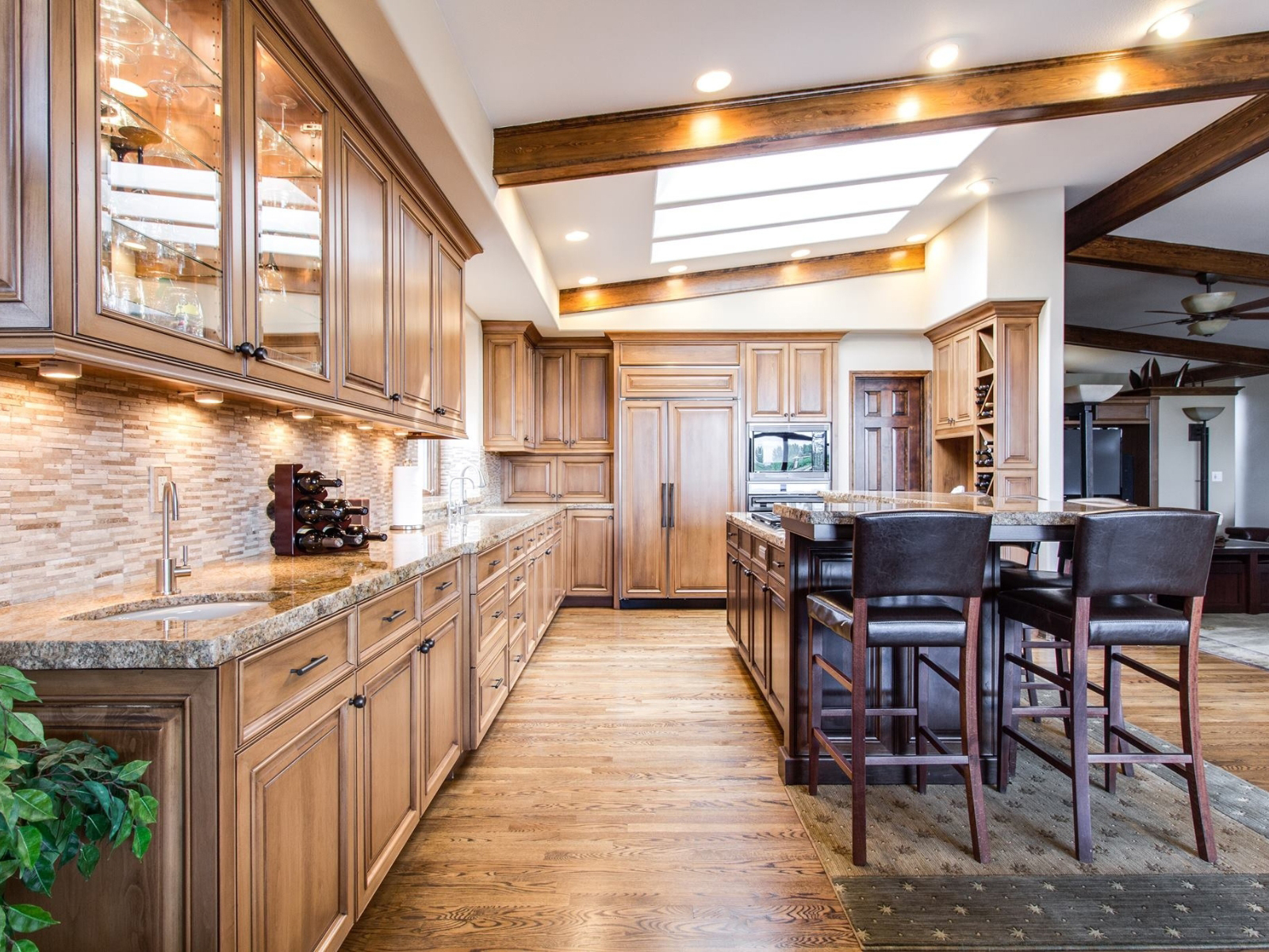 thiet ke phong bep lien phong khach