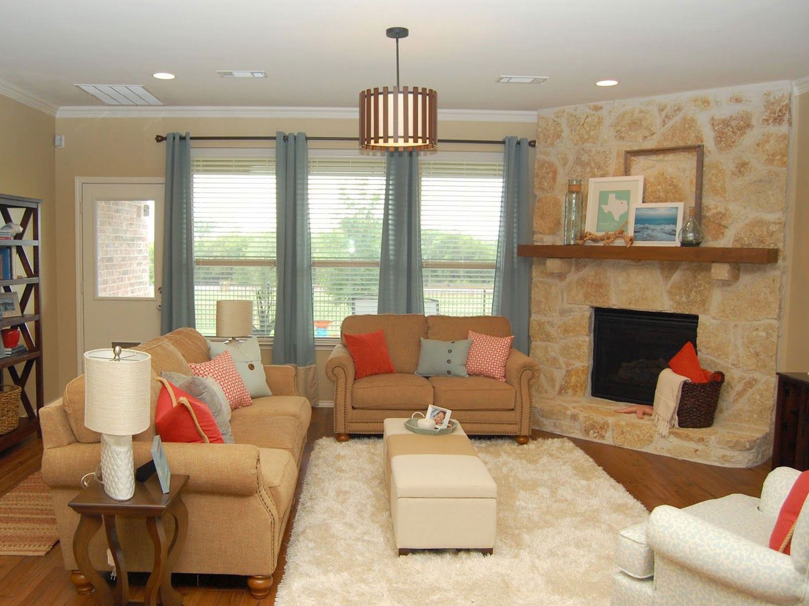 phong khach tre trung