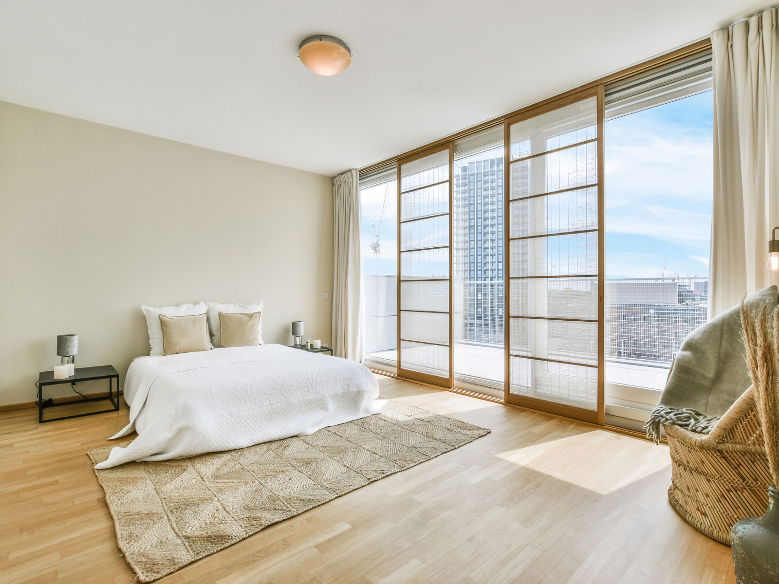 phong ngu khong giuong canh ban cong